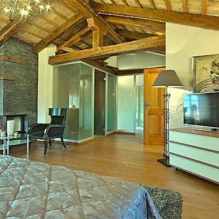 San Niccolo Villa *